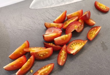 Фото шага рецепта Тарталетки капрезе 188223 шаг 5  