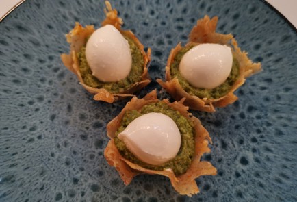 Фото шага рецепта Тарталетки капрезе 188223 шаг 7  