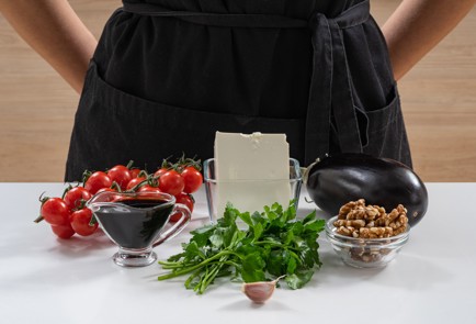 Фото шага рецепта Тарталетки с баклажанами брынзой и орехами 175285 шаг 1  