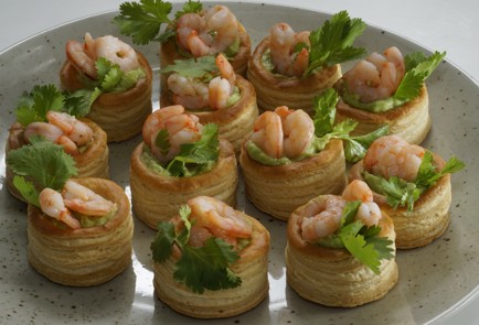 Фото шага рецепта Тарталетки с гуакамоле и креветками 152948 шаг 10  