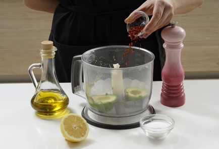 Фото шага рецепта Тарталетки с гуакамоле и креветками 152948 шаг 5  