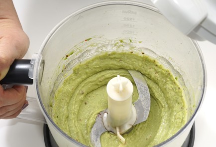 Фото шага рецепта Тарталетки с гуакамоле и креветками 152948 шаг 6  