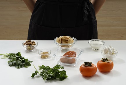 Фото шага рецепта Тарталетки с хурмой и копченой курицей 152976 шаг 1  