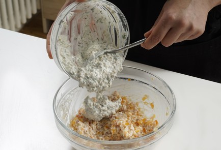 Фото шага рецепта Тарталетки с хурмой и копченой курицей 152976 шаг 8  