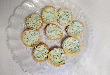 Фото шага рецепта Тарталетки с икрой 187887 шаг 7  