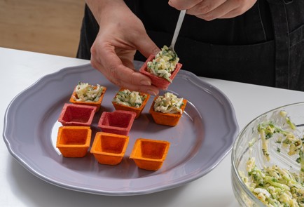 Фото шага рецепта Тарталетки с кальмарами и сулугуни 175282 шаг 10  