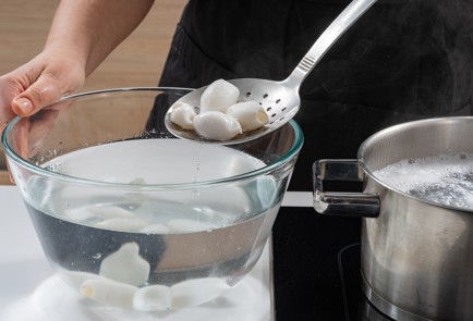 Фото шага рецепта Тарталетки с кальмарами и сулугуни 175282 шаг 3  