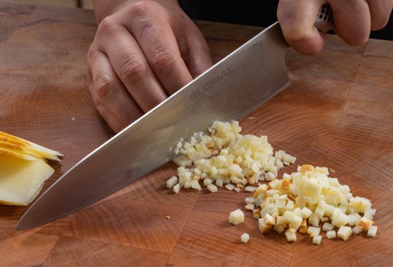 Фото шага рецепта Тарталетки с кальмарами и сулугуни 175282 шаг 6  