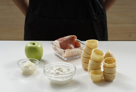 Фото шага рецепта Тарталетки с копченым беконом и зеленым яблоком 152975 шаг 1  