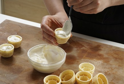 Фото шага рецепта Тарталетки с копченым беконом и зеленым яблоком 152975 шаг 8  