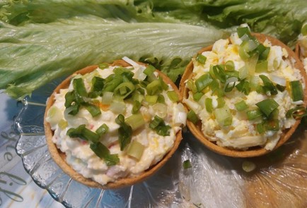 Фото шага рецепта Тарталетки с крабовыми палочками 189366 шаг 10  