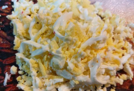 Фото шага рецепта Тарталетки с крабовыми палочками 189366 шаг 3  