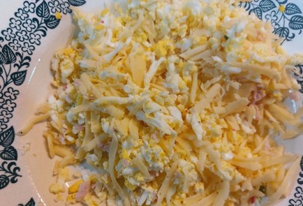 Фото шага рецепта Тарталетки с крабовыми палочками 189366 шаг 4  