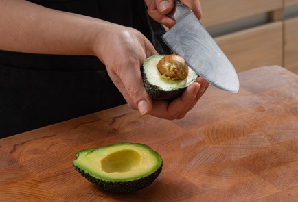 Фото шага рецепта Тарталетки с красной рыбой и авокадо 175278 шаг 2  