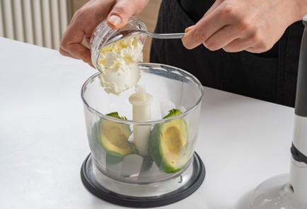 Фото шага рецепта Тарталетки с красной рыбой и авокадо 175278 шаг 4  