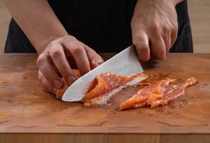 Фото шага рецепта Тарталетки с красной рыбой и авокадо 175278 шаг 7  