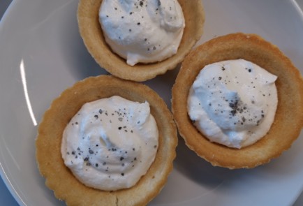 Фото шага рецепта Тарталетки с красной рыбой 191415 шаг 3