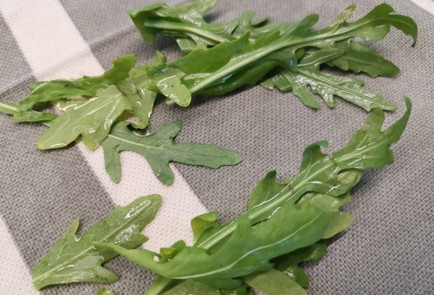 Фото шага рецепта Тарталетки с красной рыбой 191415 шаг 7