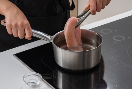 Фото шага рецепта Тарталетки с курицей и свежим огурцом 175277 шаг 2