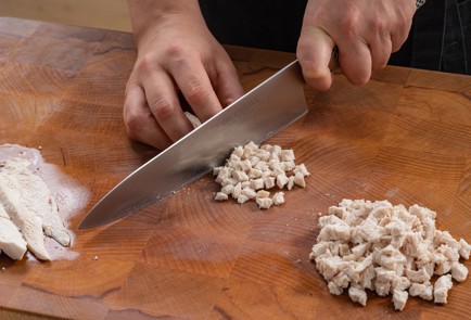 Фото шага рецепта Тарталетки с курицей и свежим огурцом 175277 шаг 4