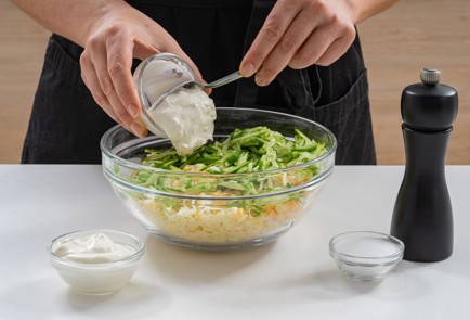 Фото шага рецепта Тарталетки с курицей и свежим огурцом 175277 шаг 9