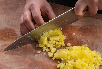 Фото шага рецепта Тарталетки с мясом и солеными грибами 175284 шаг 2  