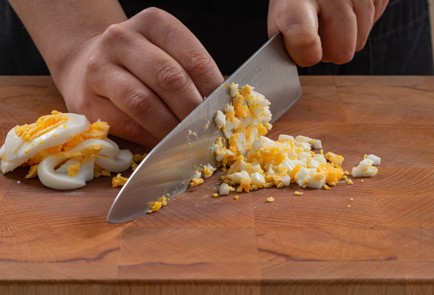 Фото шага рецепта Тарталетки с печенью трески 175283 шаг 3  