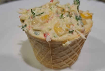 Фото шага рецепта Тарталетки с плавленым сыром и крабовыми палочками 190818 шаг 11  