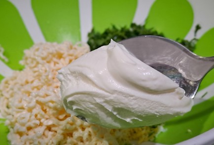 Фото шага рецепта Тарталетки с плавленым сыром и крабовыми палочками 190818 шаг 7  