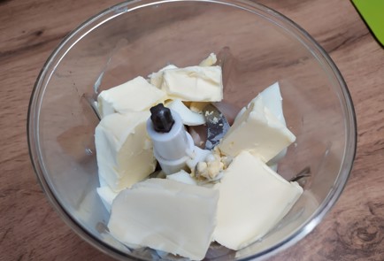 Фото шага рецепта Тарталетки с селедочным маслом 189086 шаг 10  