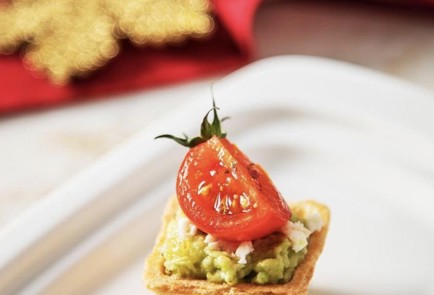 Фото шага рецепта Тарталетки с тунцом кремом из креветки и авокадо 153139 шаг 3  