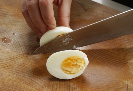 Фото шага рецепта Тарталетки со шпротами 152973 шаг 4  