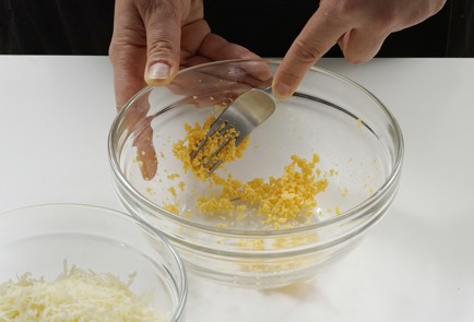 Фото шага рецепта Тарталетки со шпротами 152973 шаг 5  