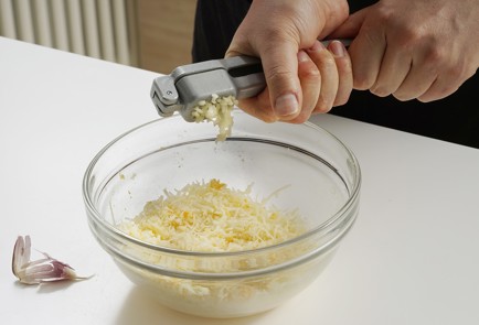 Фото шага рецепта Тарталетки со шпротами 152973 шаг 6  