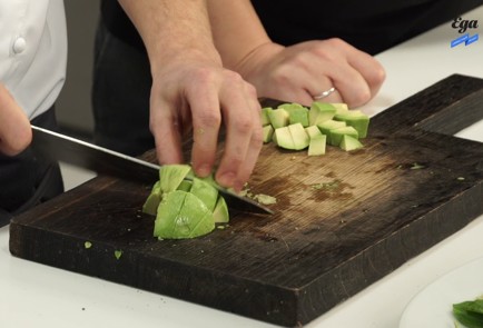 Фото шага рецепта Тартар из авокадо с икрой минтая 126253 шаг 1  