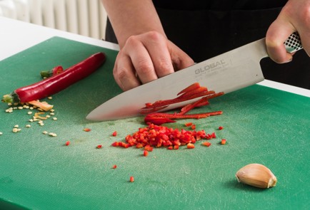 Фото шага рецепта Тайский салат с жареным тофу 152047 шаг 2  