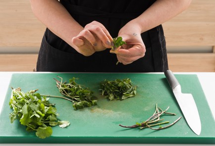 Фото шага рецепта Тайский салат с жареным тофу 152047 шаг 5  