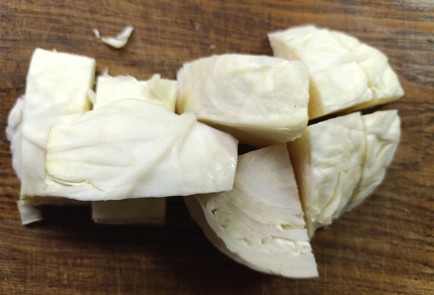 Фото шага рецепта Тефтели из куриного фарша с капустой 190634 шаг 2  