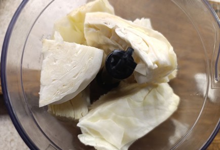 Фото шага рецепта Тефтели из куриного фарша с капустой 190634 шаг 3  