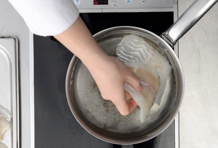 Фото шага рецепта Тефтели из трески 47435 шаг 1  