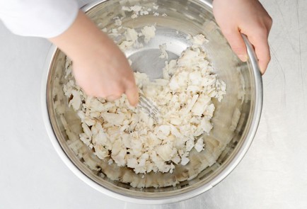 Фото шага рецепта Тефтели из трески 47435 шаг 2  