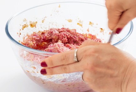 Фото шага рецепта Тефтели с брусничным соусом маринованным огурцом и коричневым соусом 80440 шаг 4  