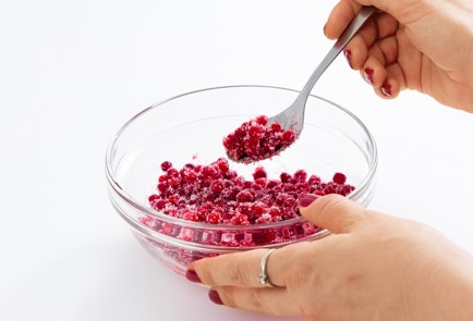 Фото шага рецепта Тефтели с брусничным соусом маринованным огурцом и коричневым соусом 80440 шаг 7  