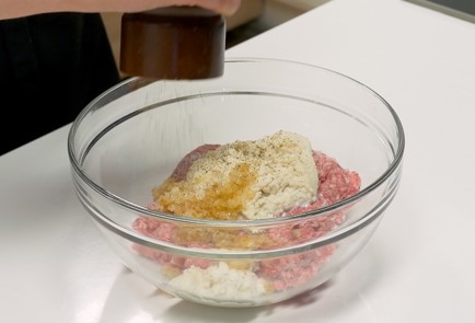 Фото шага рецепта Тефтели с подливкой 140861 шаг 4  