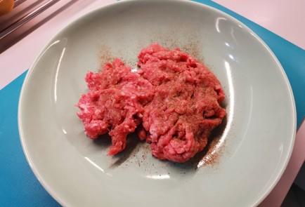 Фото шага рецепта Тефтели с сыром 191560 шаг 1