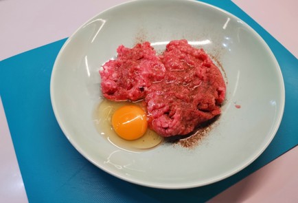 Фото шага рецепта Тефтели с сыром 191560 шаг 2