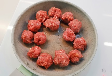 Фото шага рецепта Тефтели с сыром 191560 шаг 6