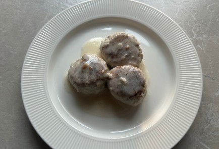 Фото шага рецепта Тефтели в сметанном соусе 190008 шаг 10  