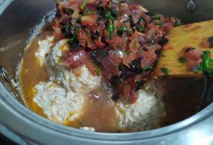 Фото шага рецепта Тефтели в томатном соусе с пряными травами 189745 шаг 10  