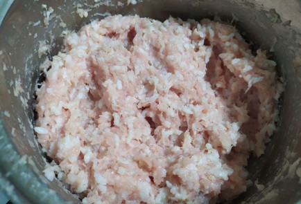 Фото шага рецепта Тефтели в томатном соусе с пряными травами 189745 шаг 2  